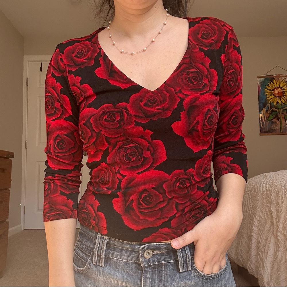 V-Neck Long Sleeve Top in Black with Red Rose Print
